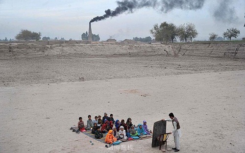 阿富汗的一所学校…