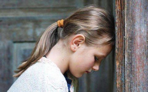 父母抠门会导致孩子自卑吗？