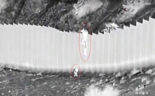 视频画面：蛇头将孩子扔过4米高美墨边境墙