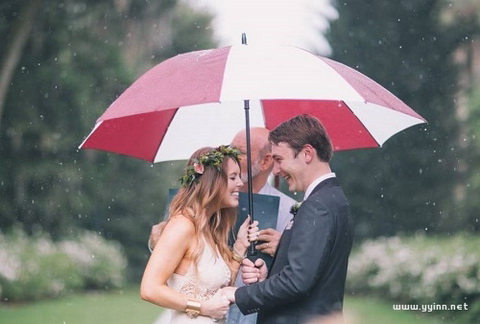 结婚那天下雨有什么寓意和预兆（结婚当天下雨好不好）