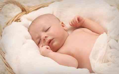 0-6个月宝宝哄睡技巧（10秒婴儿快速入睡方法）